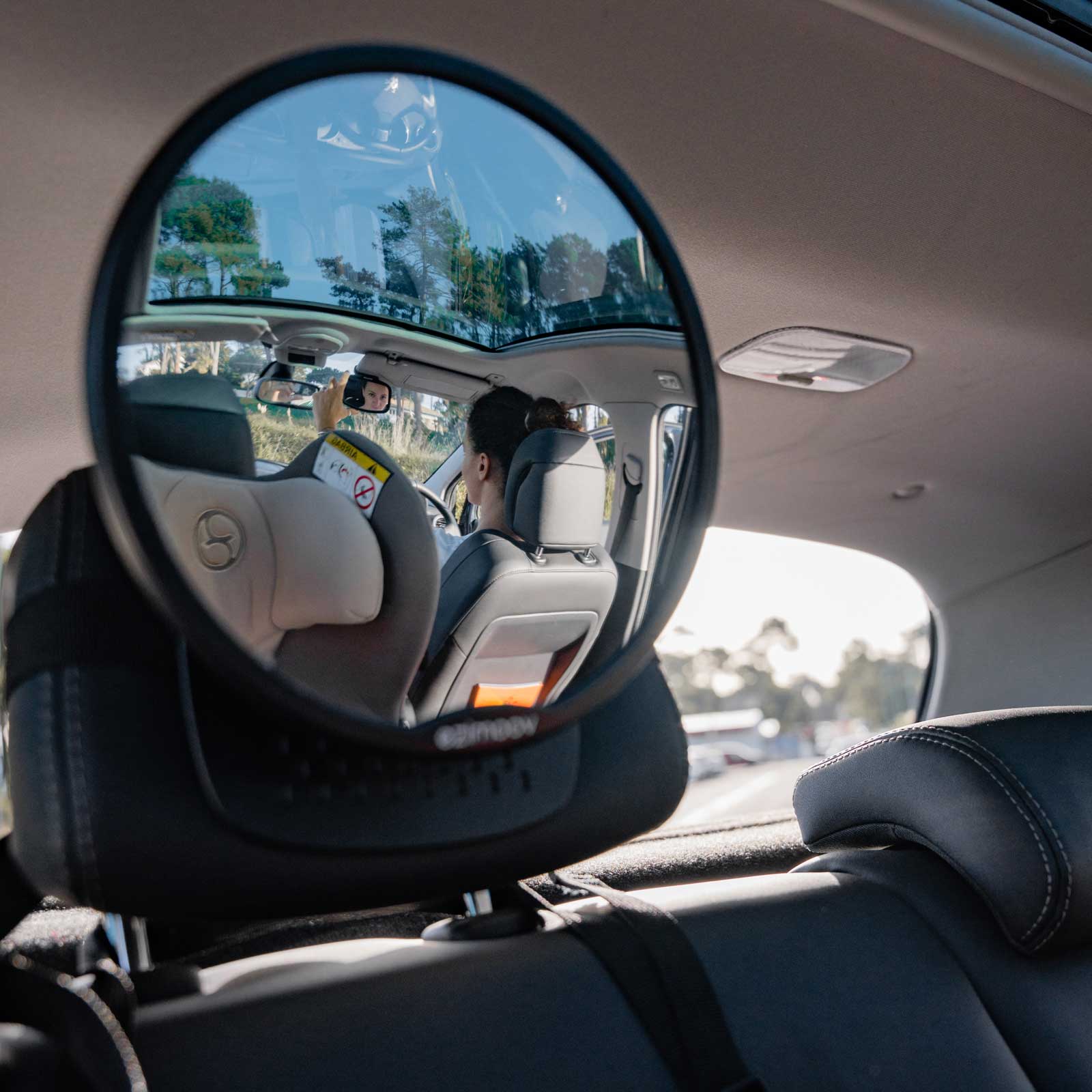 Baby mirror outlet for attached headrest